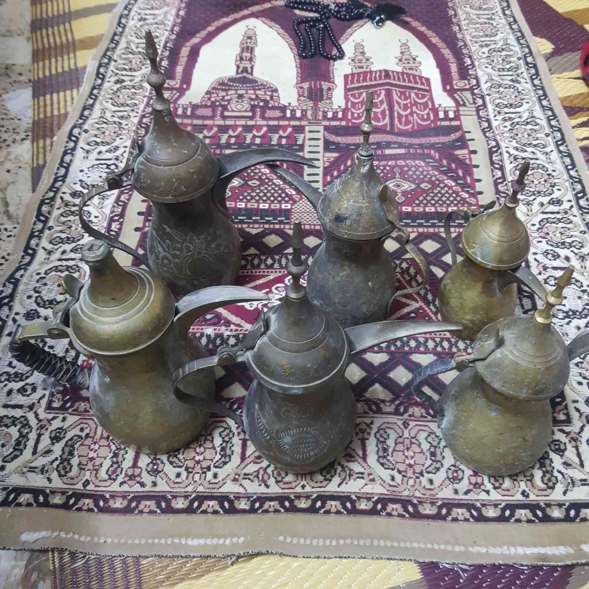 السلام عليكم اخوان ستت ادلال نضيفات سوري قديم قياس٣٠سم و٢٧ سم و٢٦ سم و٢٥ سم و٢٣ سم و٢٢ سم للبيع ١٥٠الف مع التوصيل
***********
