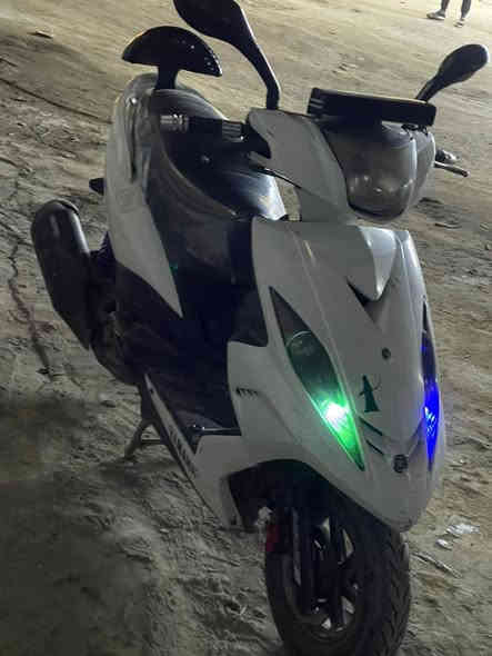 السلام عليكم
دراجة GTR بحالة الرمبة 
دراجة بلادية مكفولة كفالة عامة برغي ما بيه نقص 
كلة شغال ومكفول
مكينة بلادية برغي ما ملعوب بيه 
نكرة سلف 

السعر - 875,000 الف 
العنوان - الكاظمية 
رقمي - ***********

كلوب لد اصلي 
تجوة + يدات رياضي 
كلجات رياضية بلادية مال رمبة 
صالنصة حساس بلادي
بريكات خلفي وامامي شغال
قفل جنطة + قفل ستيرن 
عداد سرعة + بانزين شغال 
كشن رياضي + دبلات بلادية 
تايرات جدد 
الدراجة عليه ادامة كاملة
