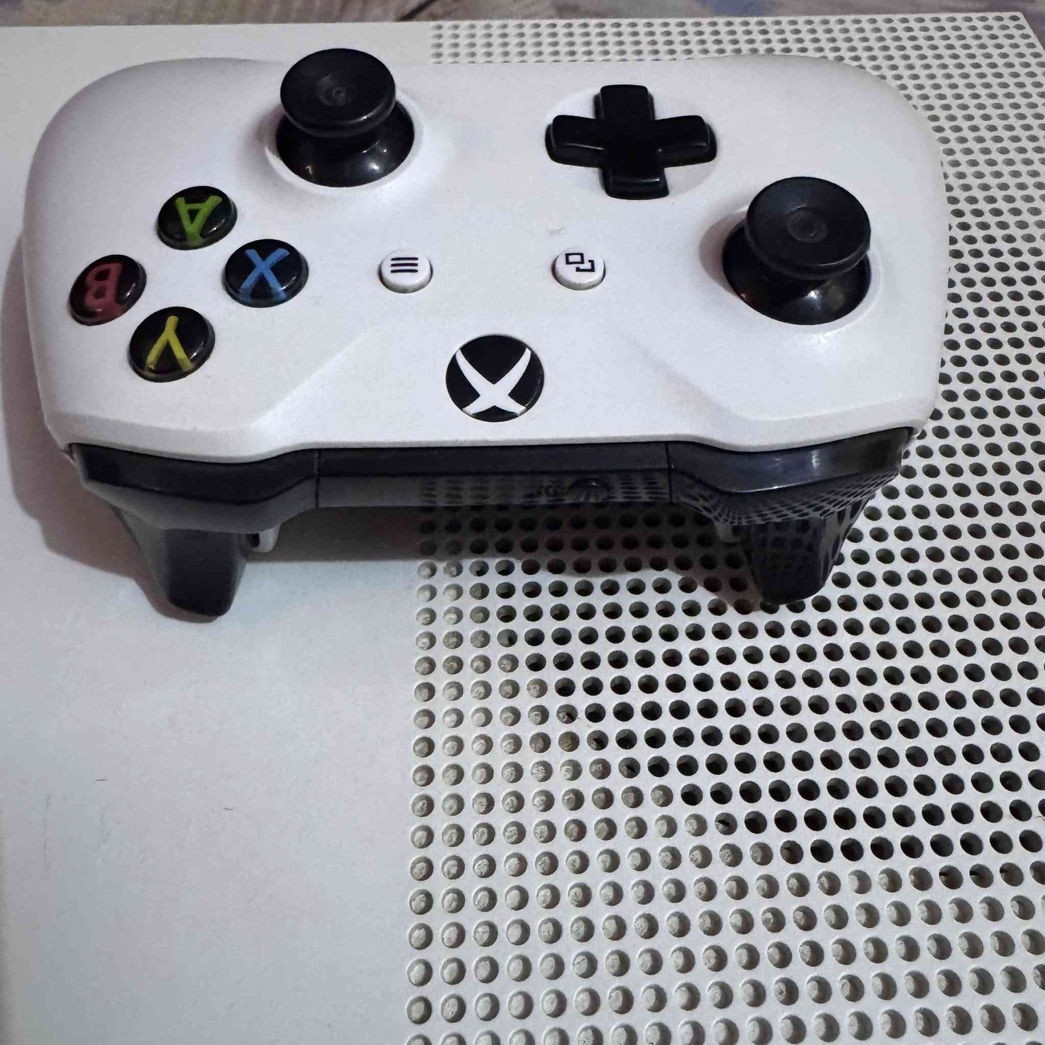 السلام عليكم 
اكس بوكس ون اس 
جهاز نضيف مامفتوح لوك ستيكر ذاكره 512 ويا جويستك وحده 
سعر 140 او مراوس بحساب ببجي مكاني رميثه


**إذا كنت صاحب هذا الإعلان وتريد حذفه لأي سبب، رجاءا أرسل رسالة إلى الدعم الفني**