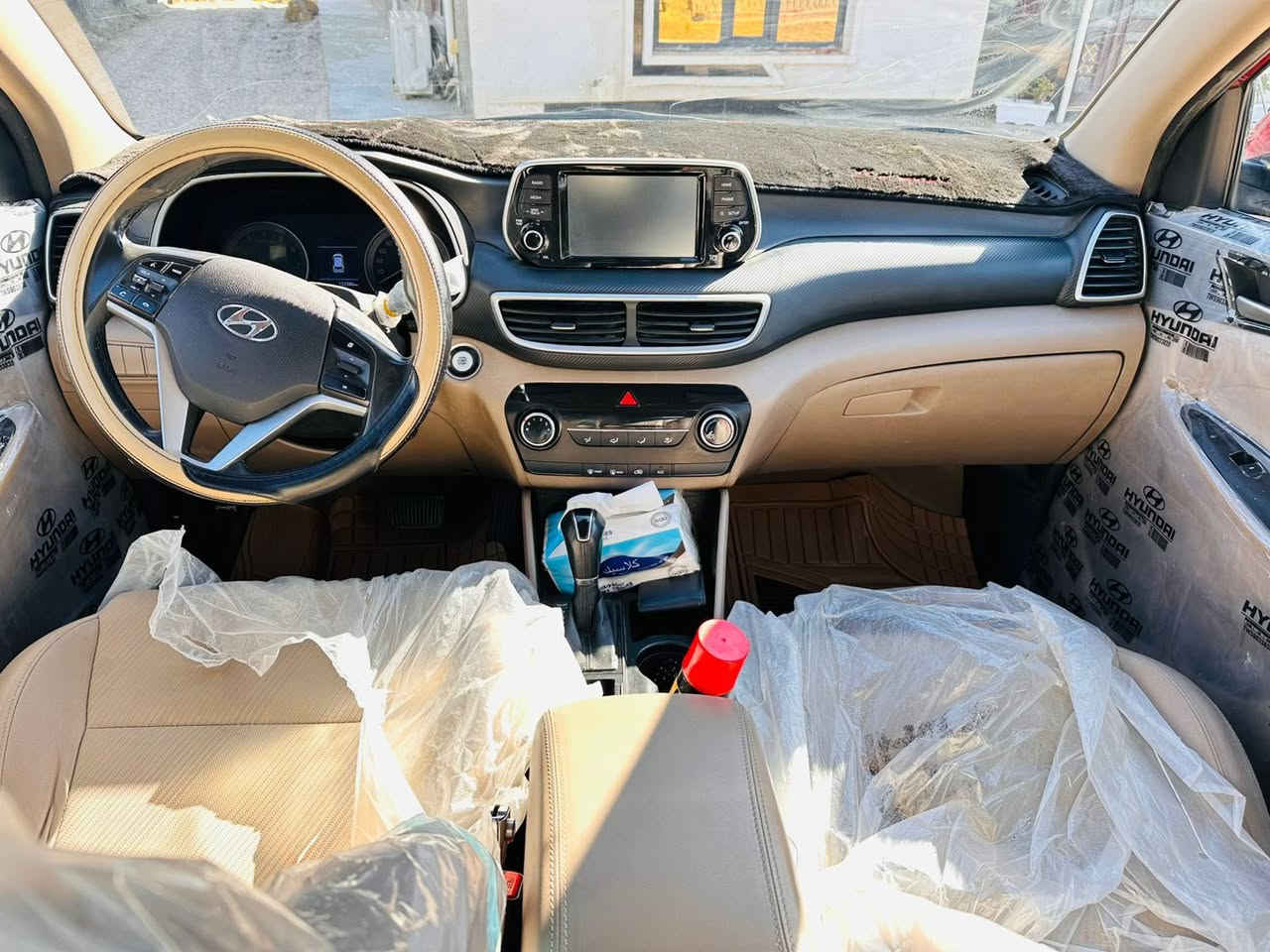 توكسان 2020 ماروني
رقم بغداد 

شركة الگاصد خليجي فول 1/1 

ماعدا بانوراما 

تحكم ستيرن جهتين 

يدات نيكل

مرايات اوتو كهرباء شفط

بصمه + بصمه ابواب 

نظام ترحيب 

حساس امامي + خلفي 

حساس استداره 

لد ليلي + نهاري 

كامره خلفيه بلادي 

شاشه بلاد

مثبت سرعه 

هندر بالرجل 

تبريد قطعتين امامي خلفي 

ويل كب حجم 18 كروم

كشنات كهرباء 

شاحن واير ليس   

رقم بغداد 

السياره بيه فقط باب جانب السايق مصبوغ بدون تبديل

 السعر 195$

***********
