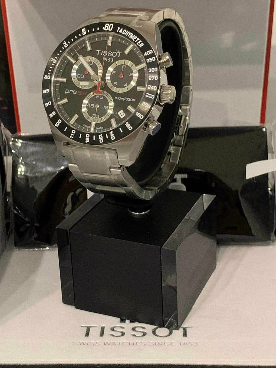 السلام عليكم.......
ساعة TISSOT سويسري اصلي بطارية 
ستوب وج 
كرونوكراف 
مكينة ٤حجر 
نافذة للعرض التاريخ 
سناتر شغالة 
أميال فسفوري 
القطر ٤٢.٥
مقاوم للماء ١٠٠م 
سير حديد ستانلس ستيل قفل فراشة معلم 
جديد غير مستعمل مع العلبة الأصلية وبطاقة الضمان 
السعر ٢٠٠$
يوجد توصيل ***********
