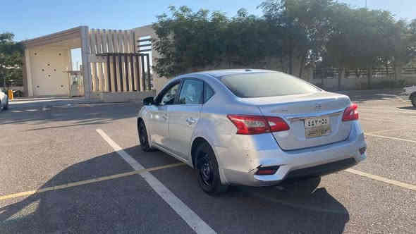 نيسان سنترا ٢٠١٦ للبيع 
بصمة 
رادارات جانبية 
كامرة 
كشنات جلد كهرباء 
السعر ٨٥ السيارة بدون حادث بس بيهة طخات بسيطة ومصلحة تجي 
***********
