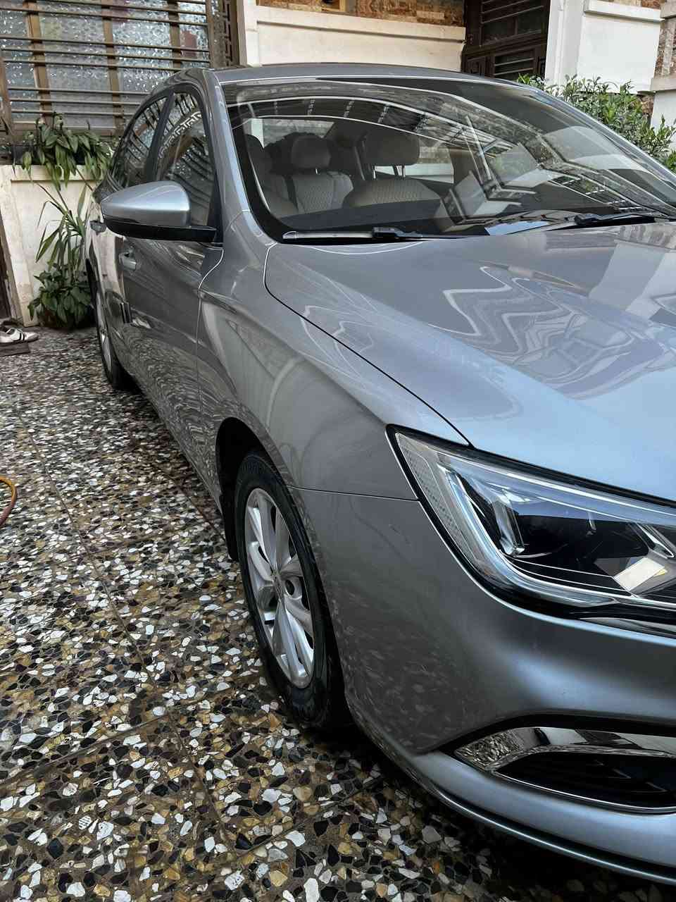 Mg 5 للبيع سيارة نضيفة كلش ومابيها حادث مجرد رصعة بالصندوك ماشية 24 الف كيلو مواصفات ستاندر شاشة وبصمة اشاير بالمري مثبت سرعة كير شاشة عطلات لدات امامي خلفي السيارة ماناقصها شي وبعدها بالضمان رقم بغداد الجديد تحويل مباشر بأسمي مكانها بغداد يم الجزيرة السياحية 
***********
السعر 110 وبيها مجال
