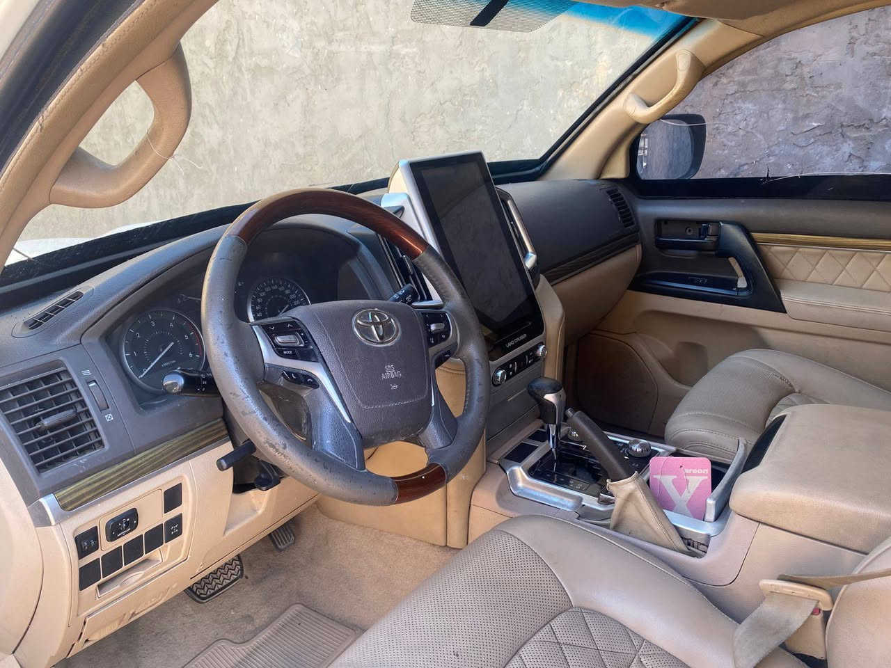 السلام عليكم 
سيارة مال شركة كاز 2013 محدثه 2021
درع 
***********
