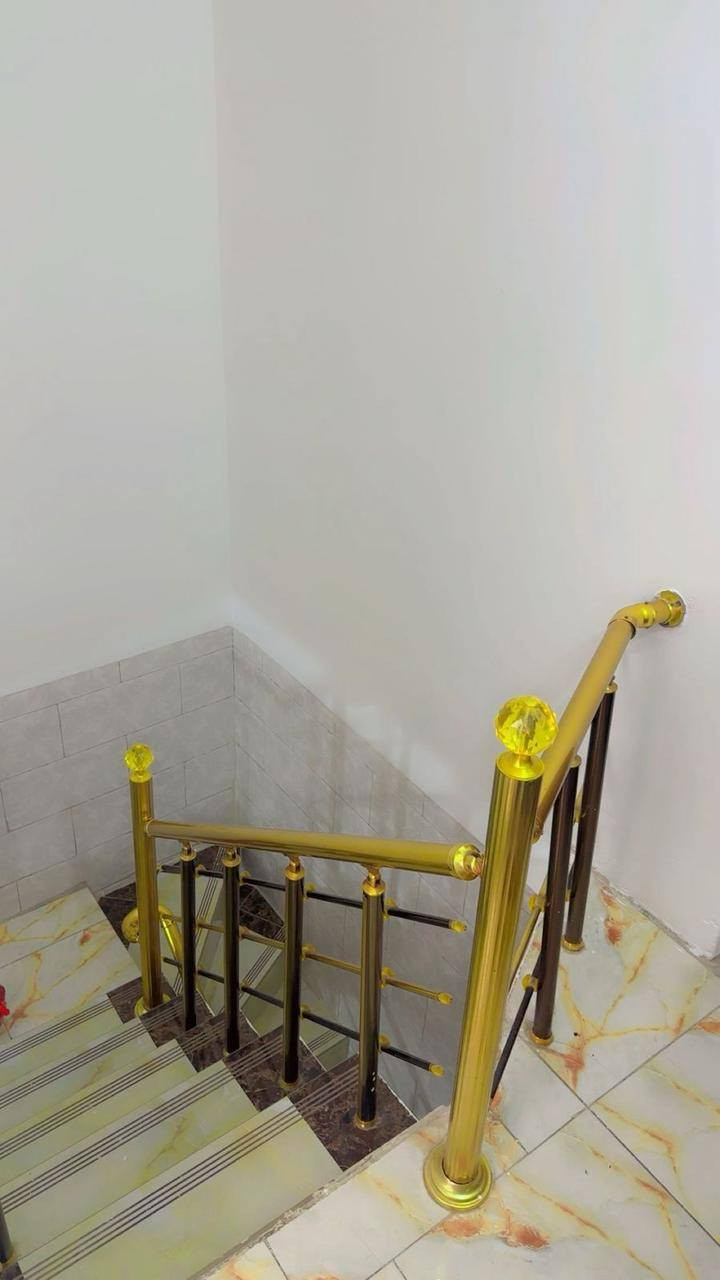 بيت للبيع زراعي مساحة 60 متر مربع
الواجهة 9 ونص والنزال 6 ونص  
يتكون من مدخلين استقبال ومطبخ وصحيات وحمام داخلي وصحيات خارجية و الطابق الثاني غرفة نوم وسطح كبير 
العنوان كفاءات الصحة قرب قاعة انجل 
للاستفسار خاص *********** سعر ٩٠
