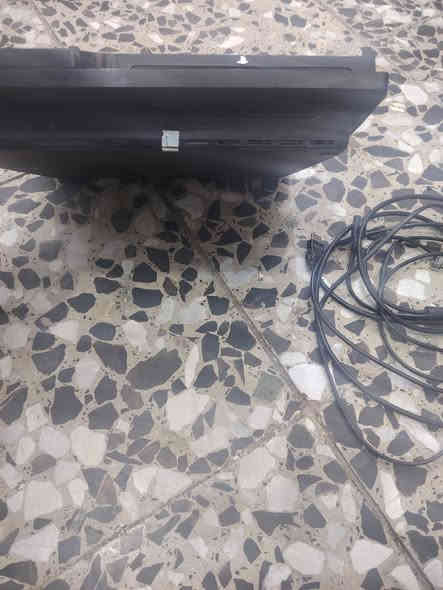 سلام عليكم ابلي 3 اسلم شغال كل عيب ما بي   كامل هوا او ملحقاته ويا جويستك وحده ما مفتوح امهكر ويا 5 لعبات gta5 ردد ردمشن 1 و3 ماعرفهن 😅 السعر 130 او بي مجال مكان ديوانيه  الرقم ***********
