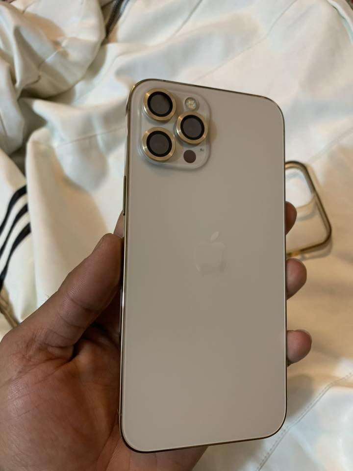 للبيع
ايفون 12ابرو ماكس 
فقط مبدل شاشه اصلي تلث خيارات 
باقي الجهاز بلادي نضافه فول وياه كارتونه 
ذاكره 256
بطاريه 80
سعر 400
رقمي ***********
