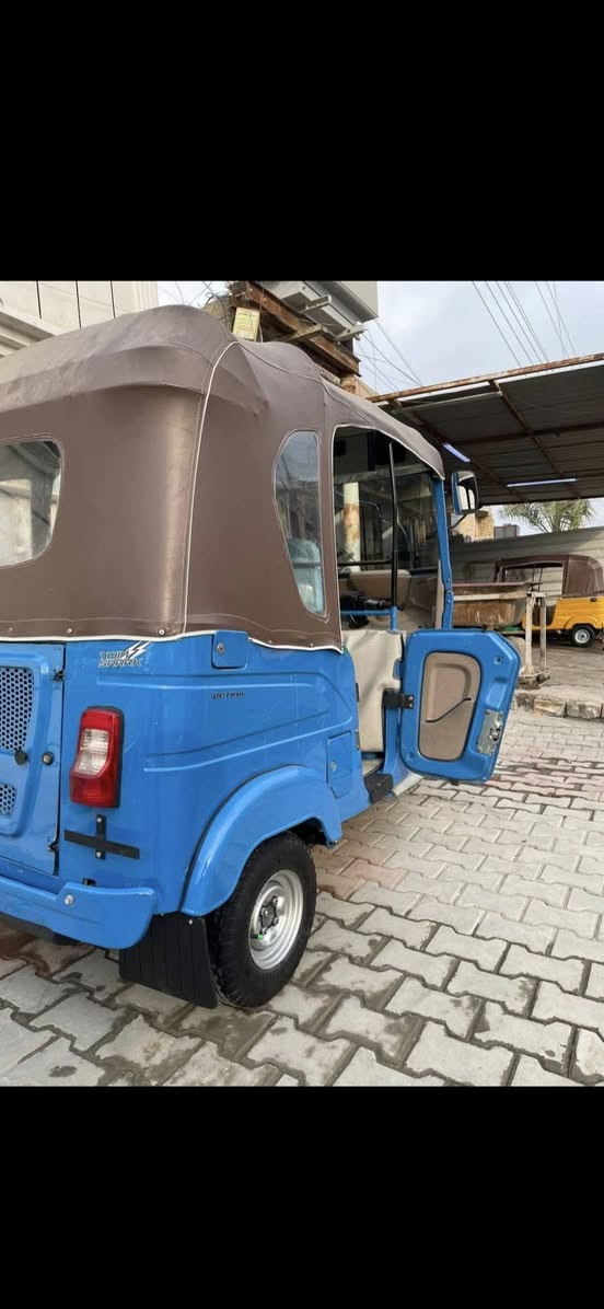 السلام عليكم تكتك 2021 مهسوبه عل 2022 تكتك نضيفه بس دوس فقط معمر التكتك خير من الله السعر ٩٢٠٠ بيهه مجال على حك الجيه المكان البياع الاسفسار ***********
