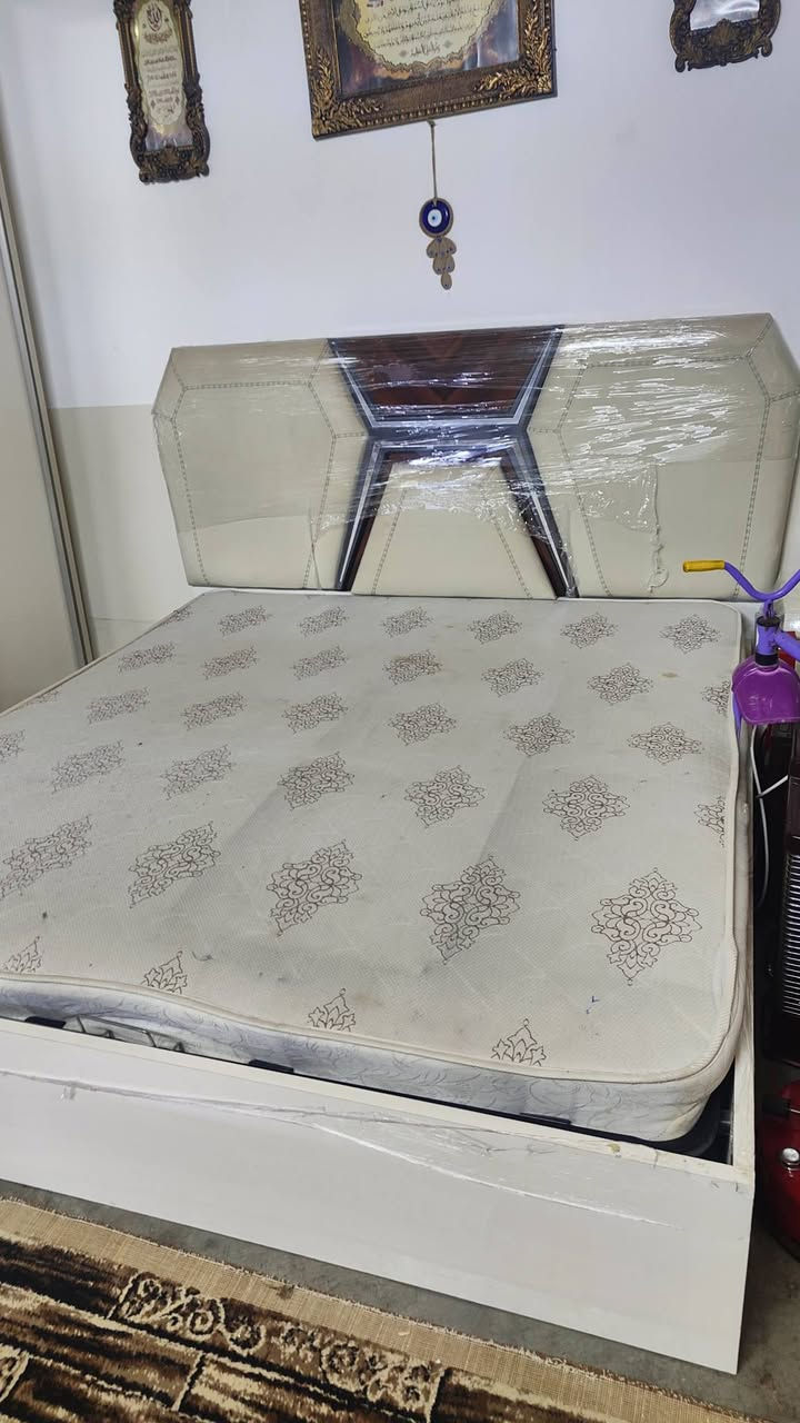 اخشاب اصلي للبيع التركي الاصلي غير سوگي مع الدوشك السعر 900 وبي 
مجال نضافة فول بالجيس بعدها غير مستعمل رقمي للأتصال ***********
