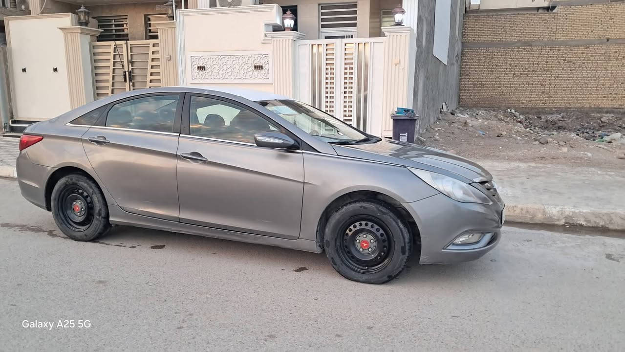 السلام عليكم سوناتا موديل 13 تحويل مباشر 
السياره وارد امريكي جاهزه اي نقص مابيها كهربايات كله شغاله 
محرك 2400 شرط كير ومكينة جاهزة
رقمها ذي قار سنويه لل 27 بأسمي تحويل ثاني يوم 
( اربع قطع مع رشات صبغ )
المكان واسط / الكوت
السعر (90) رقم *********** _ 
***********
