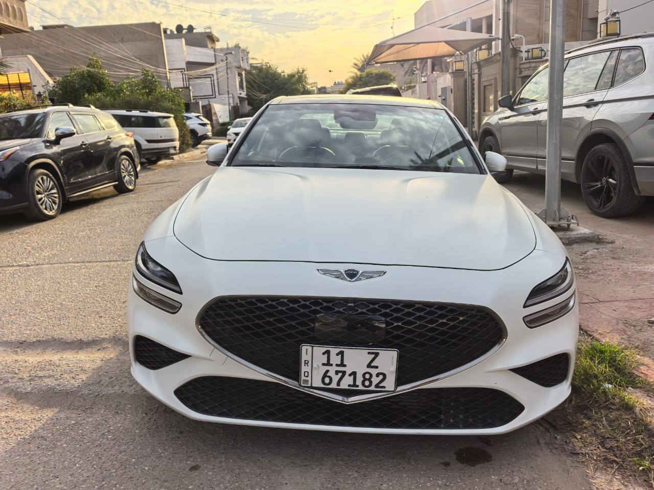 جينيسس2023برستيج فول
من داتا شو وانت صاعد ضربه بابتين جهة السائق فقط جديده جدا  ماشيه 27 الف كيلو ابيض مات رقم بغداد ترهم بيع او مراوس بسياره عاليه ت ***********
