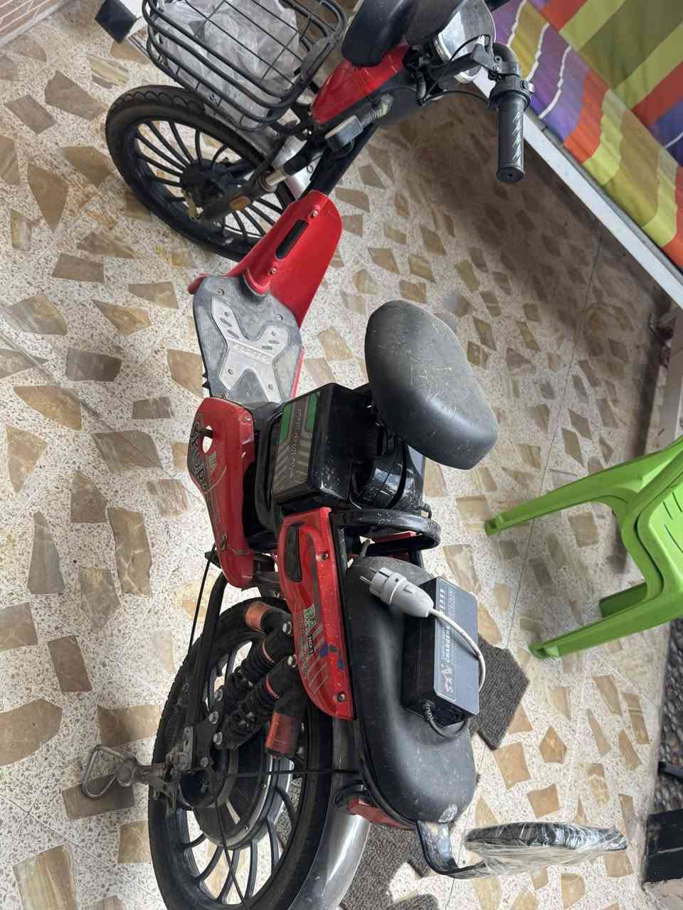 ماطور شحن شغال للبيع السعر 190 بي مجال مكان موصل الايسر


**إذا كنت صاحب هذا الإعلان وتريد حذفه لأي سبب، رجاءا أرسل رسالة إلى الدعم الفني**