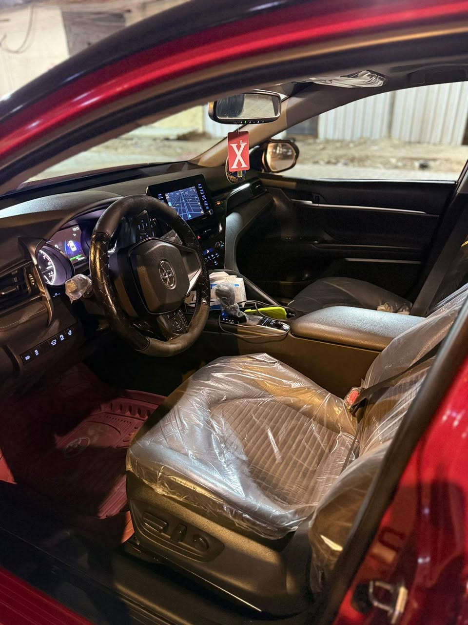 ااالسلام عليكم 
سياره كامري SE plus 
وارد أمريكي ع ايدي سياره من امريكه لحد الان يعني مالك واحد فقط وباسمي رقم بغداد  بانزين فقط سياره جديده وجاهزه عل وضع الشركه
الضرر قبق جنطه صبغ وجاملغ خلفي بارد باقي كفاله يعني السياره جديده صبغ قطعه وحده بس وبدون ايرباك وصور الحادث مرفقه بالمنشور
سياره جديده وشخط مابيها 
سياره محرك 2500 4 سلندر
سياره فتحه 
بصمه 
كشنات جلد تدفئه 
رادار امامي خلفي جانبي 
3 انضمه سبورت ونورمن وايكو 
مكان سياره بغداد  الكرخ السعر ٢٣٠ للاتصال ***********
