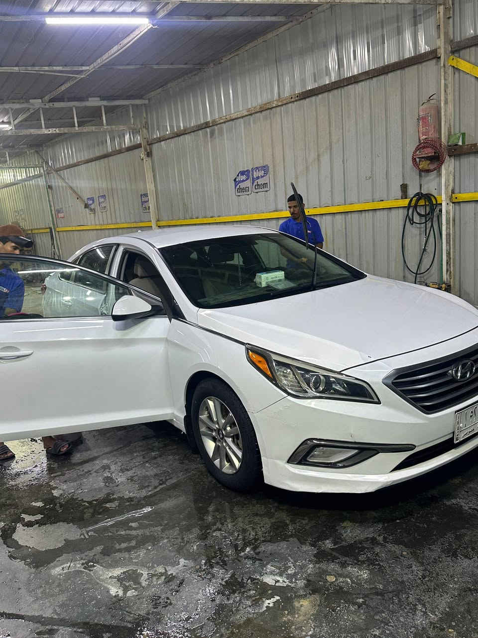 سوناتا ٢٠١٧ وارد امريكي سنويه  جديدة بسمي لسنة ٢٠٣٠ وهزه جديدة رقم دولي بيها بارد مكانين بي بالجاملخ وبيها تكشير بگصة القمارة والبنيد ماشية ١٥٠  كفاله گير ومكينه جديدة السيارة كلين ليبل واحد بدون اي فتح ولا صبغ مكانه ديوانيه الحمزة الشرقي السعر ١٣٠ وبيها مجال مكلف بالنشر رقم صاحب السيارة ***********
