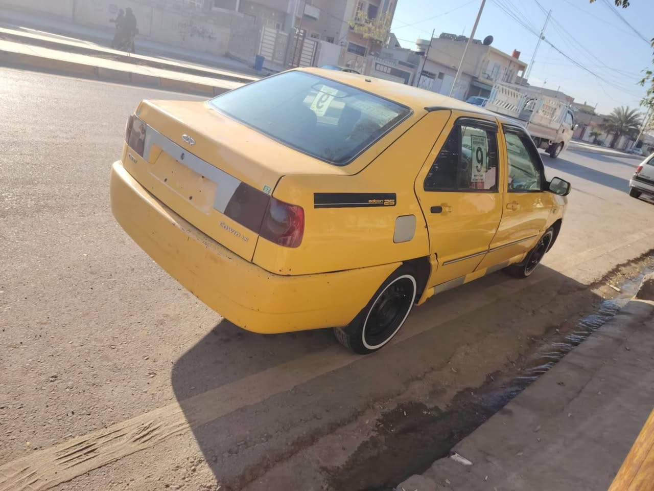 كوين 2009 رقم مصطره بأسمي هيئه عليها 75 الف غرامات صفر مكينه وكير  نضيفات وايرمنيه كلها شغاله بور قفل مركزي وترايك وين مايعجبك ولباقي كدام العين السعر 27 الماشراي لايدوخني السوك مليان سيارات مكاني حي القاهره الشراي يتصل او مراوس بسياره بيجو ***********
