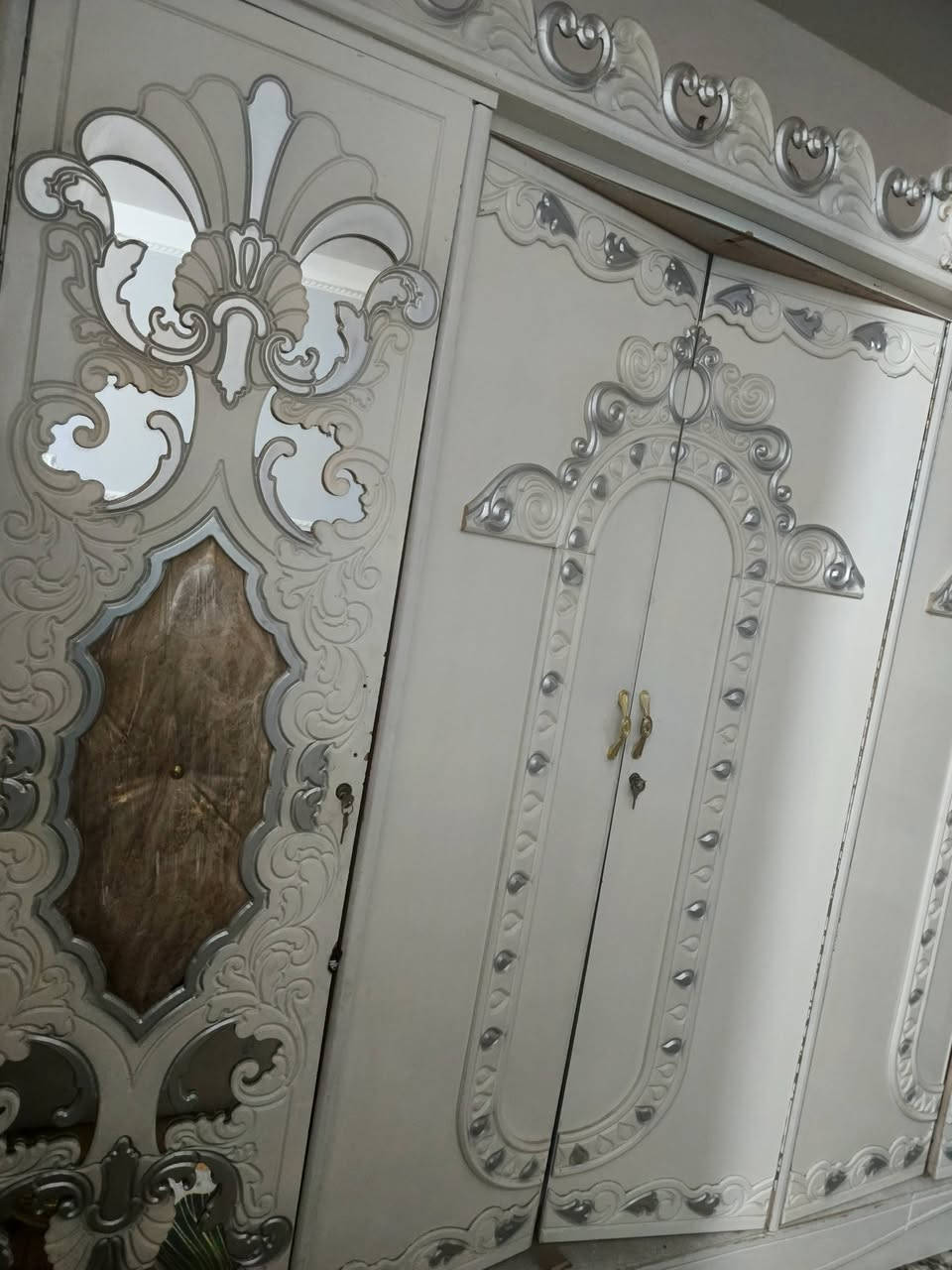 غرفه للبيع سعرها مناسب مكان جسر ديالى لكنتور نضافته فول ولباقي ميز  وكومدي يحتاجله يدات وميز مرايه يحتاجله مرايه ونقص كومدي فقط لباقي نضيق وزاويه نضيفه ومستعجلين يرادلهه نجار تفيده وشراي يتفضل خاص


**إذا كنت صاحب هذا الإعلان وتريد حذفه لأي سبب، رجاءا أرسل رسالة إلى الدعم الفني**