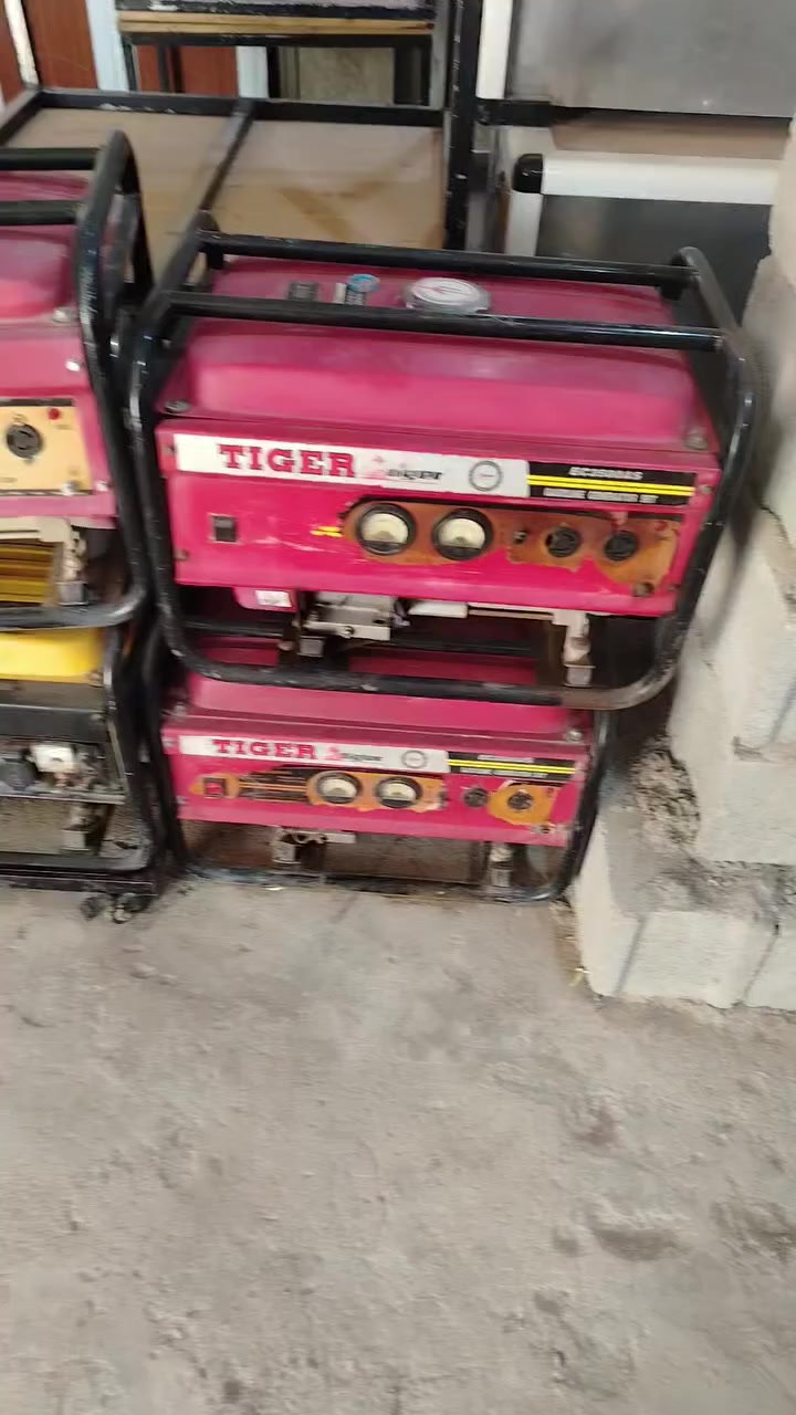 غراض مستعمل نظيف اخو الجديد العنوان مياح على طريق أمام ويس ***********
