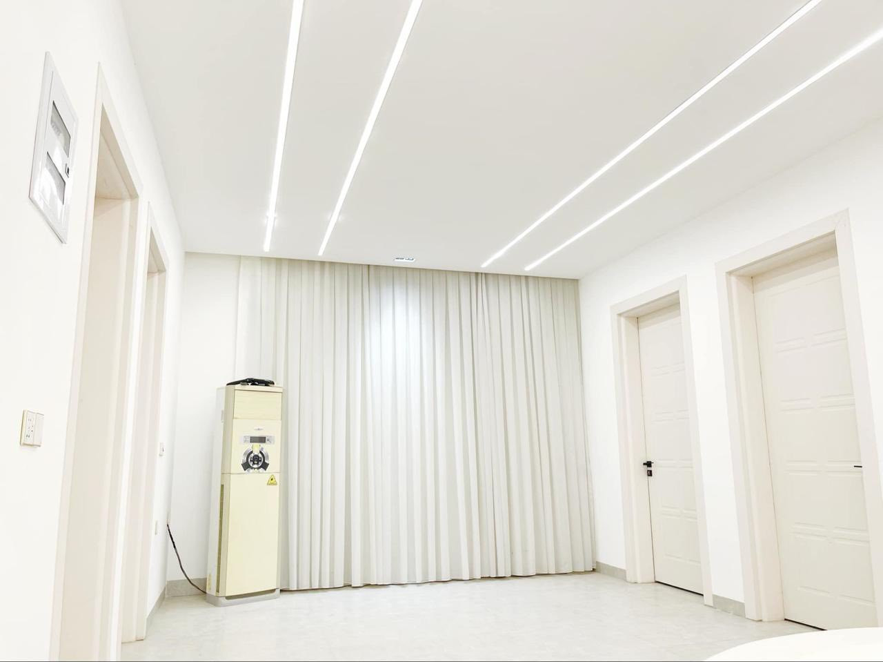 🏘🏘بيت للبيع ديالى خانقين مجمع وند ستي 
🏡–ركن- شهرياً ٥٥٠ الف! 
📍 الموقع: الفلكة الأولى – عاليمين
📐 المساحة: 271 متر مربع
🔹 البيت فول مواصفات وجاهز للسكن فوراً
ساحب قرض عقاري 🏡 

✨ تفاصيل ومميزات العقار:
• تصميم راقٍ مع واجهة خشبية أنيقة
• شبابيك دبل جام عازلة للحرارة والصوت
•ابواب و شبابيك المنيوم
• حديقة أمامية مرمر بالكامل
• دكتات تبريد لكل البيت
• مطبخين (حار وبارد) مع كاونترات فاخرة
• ٣ سبالت + مبردة هواء
• ثريات راقية موزعة داخل البيت
• فلاتر ماء عدد ٢
• صالة واسعة + استقبال أنيق + غرفة نوم بالطابق الأرضي
• ٣ غرف نوم بالطابق العلوي
• درج داخلي دائري بتصميم فخم
• مجمع صحيات واسع ومريح فوگ و ارضي

📸 الصور تشرح جمال وتفاصيل البيت بشكل أوضح

السعر / 260 مليون بي مجال 
علماً ساحب قرض من المصرف وبافي 
المبلغ 95 مليون تدفعها اقساط شهرياً بشهر 550 الف 
يعني تدفع لصاحب البيت 165 مليون بي مجال 

للأستفسار اكثر اتصال بالارقام فقط 
***********
***********

مكتب فريا موفق للعقار
