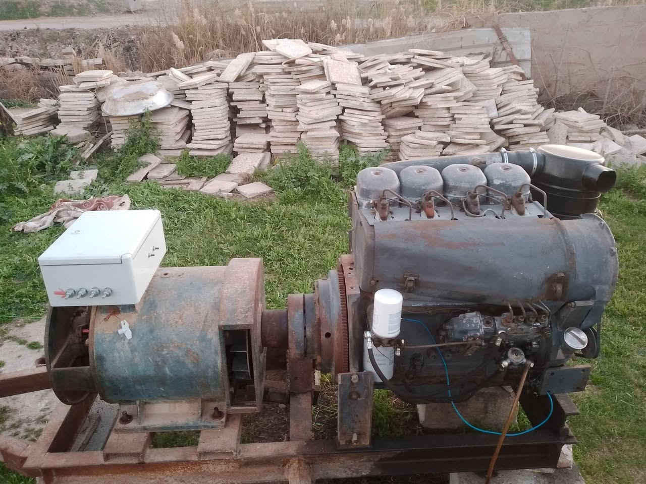 سلام عليكم محرك دويس 4سلندر نضيف جدا
راس توليد-30كيلو واط-37كيفي شغال لا تنقيص ولاتبخير
الاتصال ***********
***********
