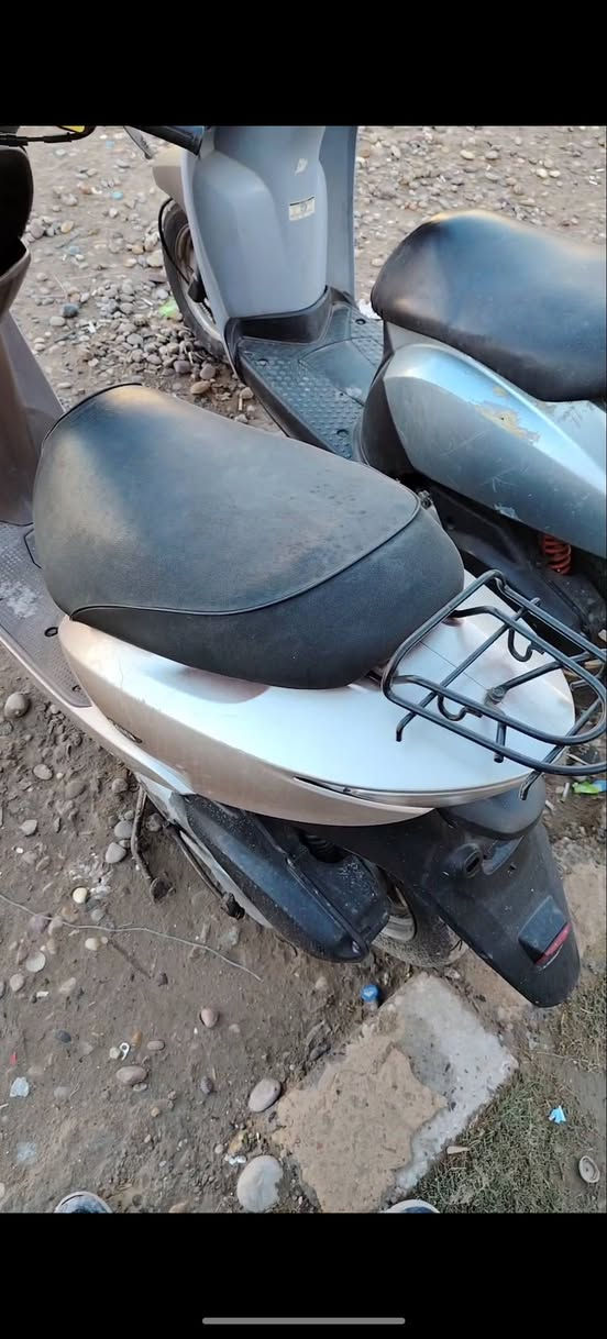 ابو السلة نضيف كلش وبلادي مال رمبة بس مبدل بي بستم فقط شرط عل فحص من كلشي شغال ما ناقصة برغي الدراجة نعومة فول سعرها 450 الف والشراي يتصل ***********
