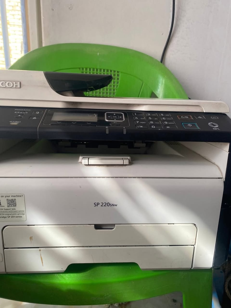 طابعه Ricoh SP 220SNwابيض واسود فقط للبيع نظيفه جداً قليله الاستخدام بدون تونر (كارتردج) تدعم الانترنيت و الاتصال المباشر في الراوتر وتدعم NFC(طباعه مباشره من الموبايل)و تستخدم طباعه وتصوير وبيها مميزات للسكانر و بيها اتصال سلكي مع جميع انواع الابتوب و تقبل طباعه حجوم الA4 A3 
السعر ١٦٠ الف للاتصال ***********
