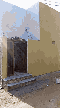 سلام عليكم 50. متر للبيع بناء بلوك وعكاده تجعيب طابوك يحتوي على غرفه او صاله و مطبخ وصحيات شارع المطار بشارع علكم بشارع حاتم الخير نهايت المقرنص بل بدايه ***********
