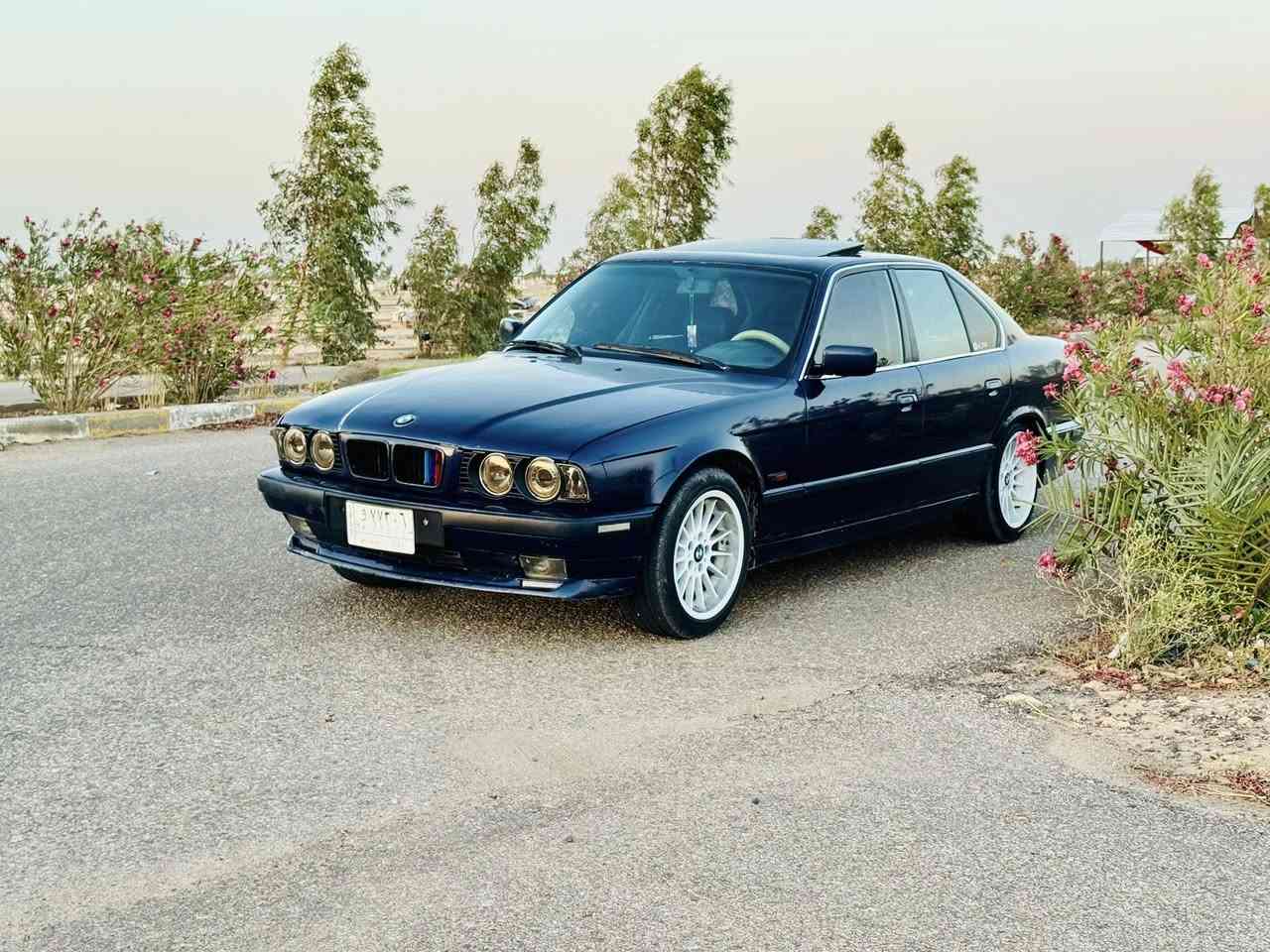 السلام عليكم 
للبيع  ‏540i. V8 اصل ٣٥ 
مكينه وكير حاويه مكفوله 
شلعه ومعدل يخبل وتراي وين ميعجبك 
السياره معمرهه ع ايدي  
مكفوله من ضربه 
بجم عريض
فتحه سلايت 
تبيريد ثلج
لايت زنون
غرفه جديده 
حداديه امامي وخلفي جديده
تخم ويل اصلي وتخم تاير جدد 
جاهزه للاخير 
رقم بغداد تحويل ثاني يوم
مكان طريق كربلاء نجف الحيدريه
معروضه ب ٦٨$
***********

