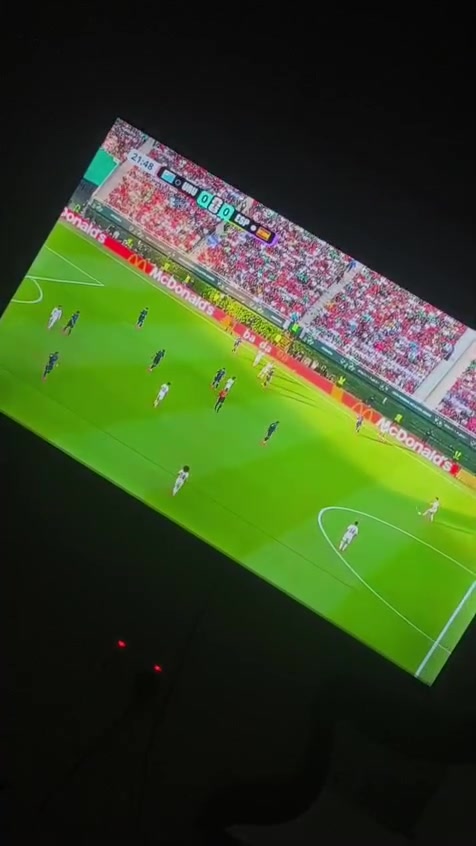 شاشة LG UHD حجم 50 ابيعها على وضعها
مواصفاتها : 
4K
HDR 10 
صوت ستيريو 
نظام اندرويد مفتوح 

بيها عطل موضح بالفيديو و الشاشة شغالة ابيعهة على وضعهة
السعر 100 الف  
مكاني بغداد البياع حي التراث 
تواصل واتساب ***********

