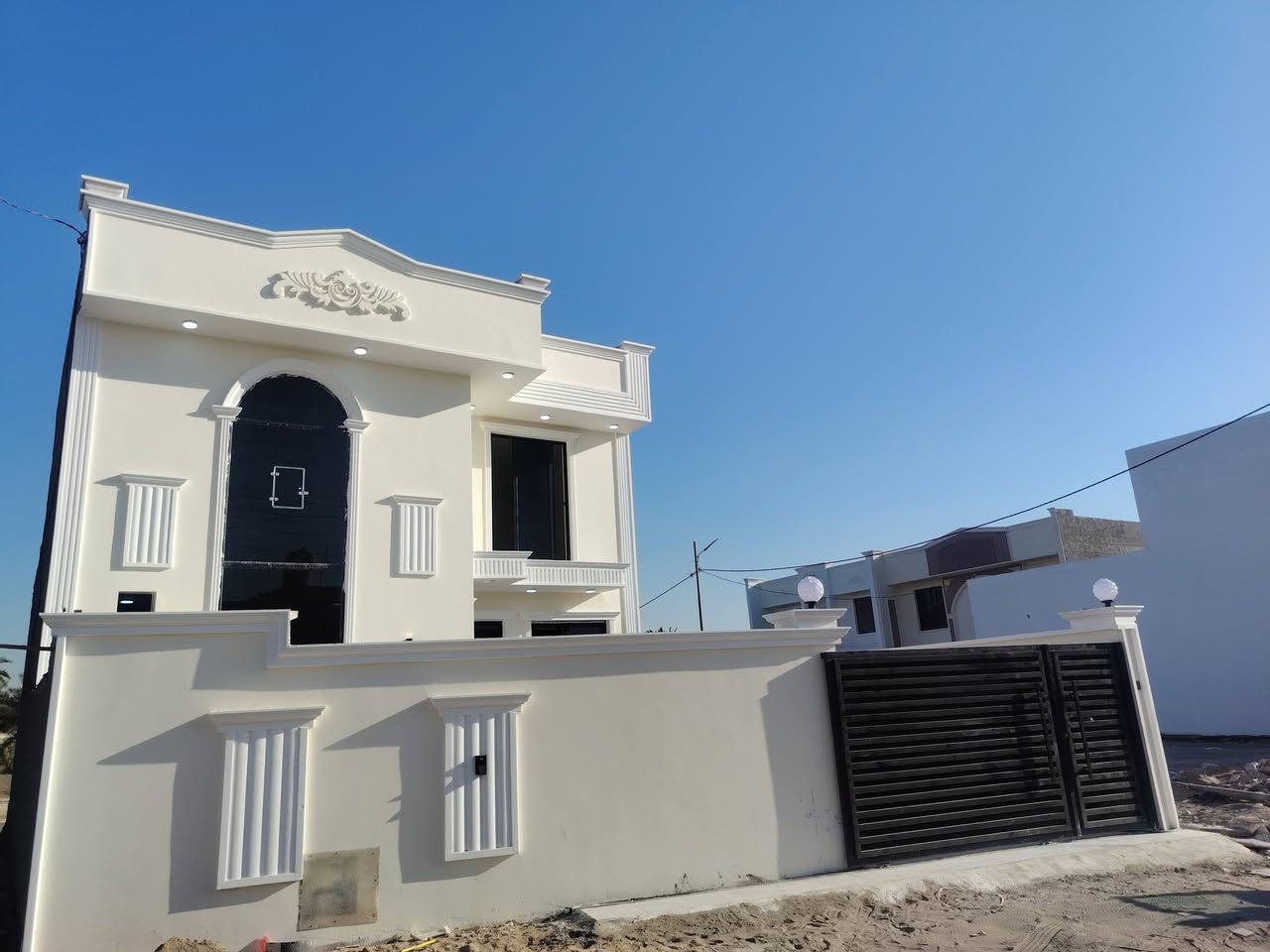 سلام عليكم دار مساحه ٢٠٥ متر بناء درجه أولئ التندر مالته موجود بناء ٢٠٢٦ طابوك كل شي موضح بالفيديو للبيع المكان ورديه داخل قرب الإمام سيد مستشفئ وطريقه الاخر خلف مستشفئ الحياه حي الجزائر  سند ٢٥ طابو زراعي لاستفسار ***********
