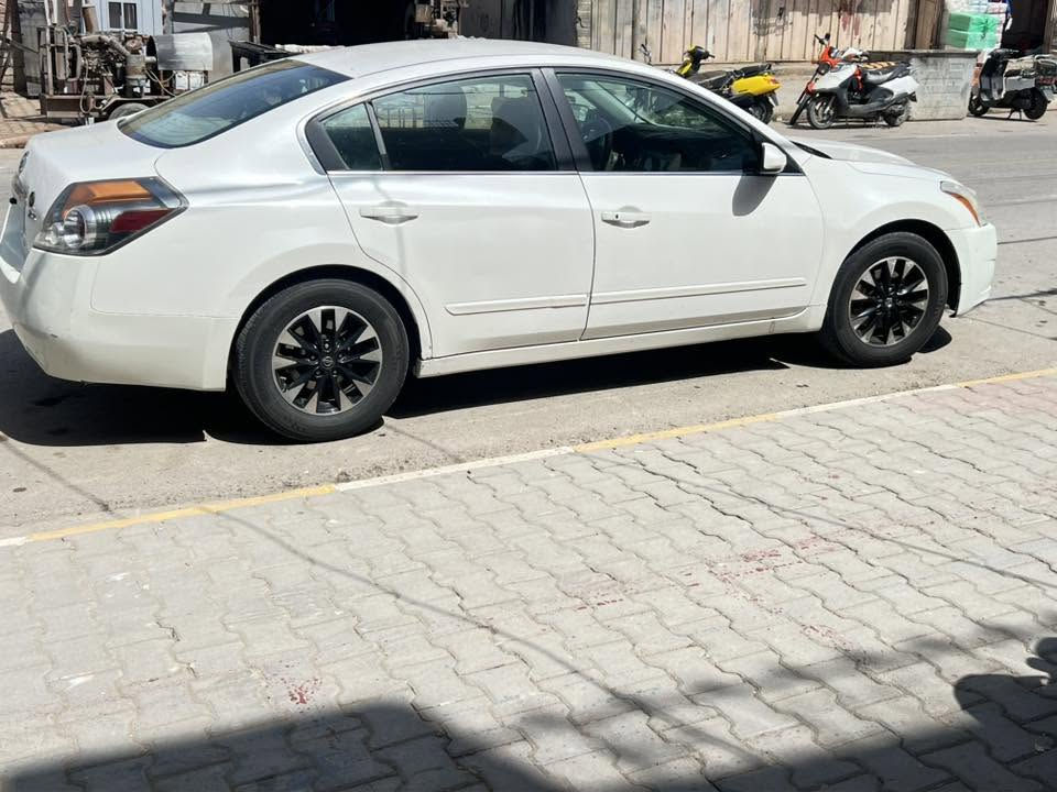 السلام عليكم ورحمة الله 

للبيع نيسان التيما خليجي 2012 

حجم المحرك 2500 s. 

بصمة كير اوتماتيك 

نظيفه جدا بيها 3 قطع صبغ 

رقم الجديد سنويه 2033 

تتحول بكل مكان 

تخم تاير وحداديه نظيفه 

بيها السكن الخلفي مكسور وشويه طخه بالدعاميه الخلفيه 

السعر 72 قفل 

***********

