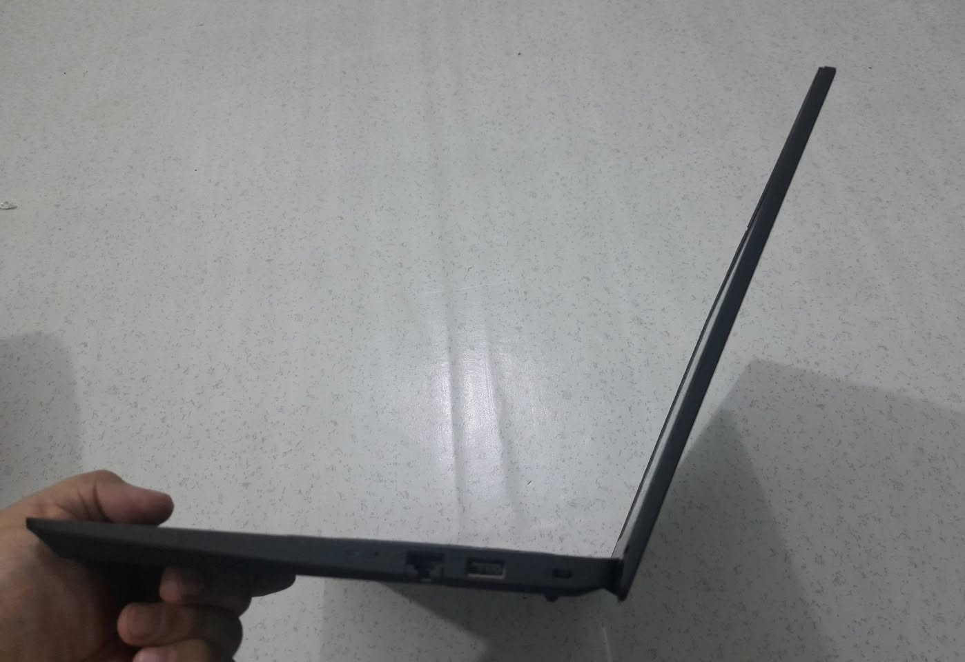 لابتوب لينوڤو .. نظيف جدا ً
كور آي 5 الجيل 11 
رام 8 گيگا بايت 
هارد 256 ssd
كارت شاشة داخلي 4 گيگا بايت 
حجم الشاشة 14
مدة الاشتغال من 2 ال 3 ساعات ..

الملحقات :
قاريء CD
شاحنة 

وباقي المواصفات بالصور ..
السعر :  450 ألف .. 

عنواني / البصرة / قضاء شط العرب
تليفون / ***********
