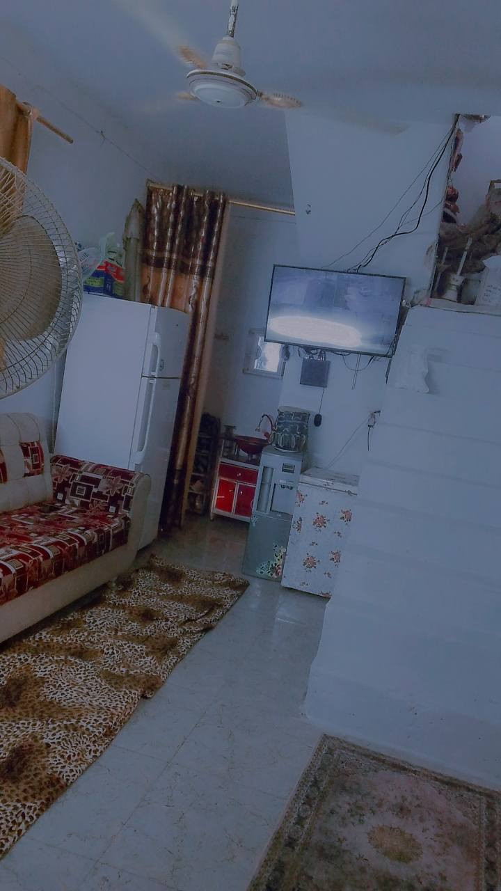 دار زراعي مساحه ١٠٠متر مربع ركن غرفه صاله استقبال مطبخ صحيات درج بيتونه السعر ٢٦ وبي مجال موقع شارع المطار الجديد فرع مجمع جدو  قرب العلويات للاستفسار ***********
