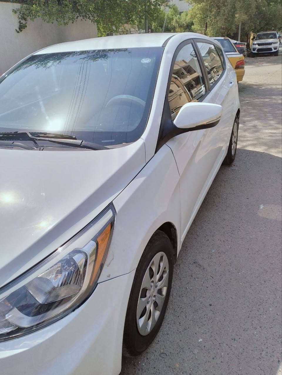 السلام عليكم و رحمة الله و بركاته
💢 اكسينت موديل 2017 لون ابيض (وارد امريكي)

⭕️ رقمها شمالي (اربيل) .. سونارها جديد و هزتها جديدة و السنوية مالتها جديدة (السيارة بأسمي .. تحويل مباشر بس اروح ابصم الك)

✅ محرك 1600 
✅ بيها نظام ECO
✅ هاش باك 
✅ تحكم ستيرن

⭕️ السعر خاص 

💢 مكاني بغداد - الاعظمية 

للتواصل و الاستفسار : رقم + واتس : *********** 

ِ
