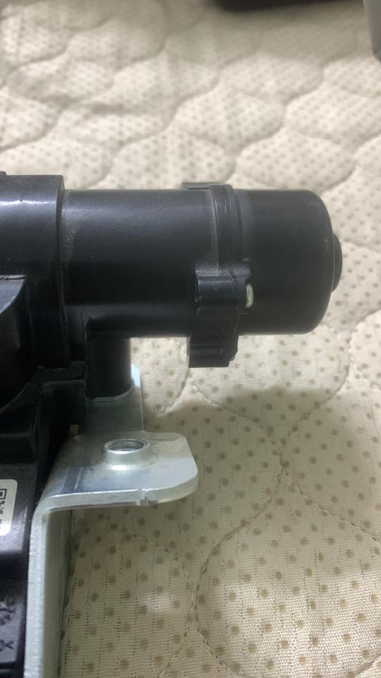 قفل صندوك كهربي مال سيارة سبورتج امريكي ومع ترايش قبق جنطه معه براكيتات الي فوق الابطانه الدخلية مال قبق جنطه معه القطعه السوده الي طافيه مات الي جوة الرقم والأسعار قيم واخذ 
***********
