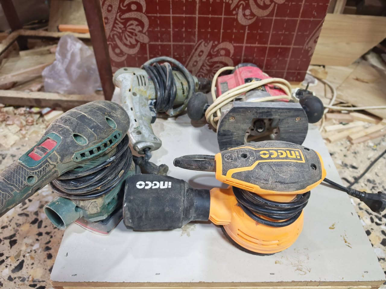 السلام عليكم عده للبيع كمبريسر ماطور رادله لف أو تبديل ولعده ابقيه نص شغال ونص عطلان كلهن ب275الف أتصل ***********
