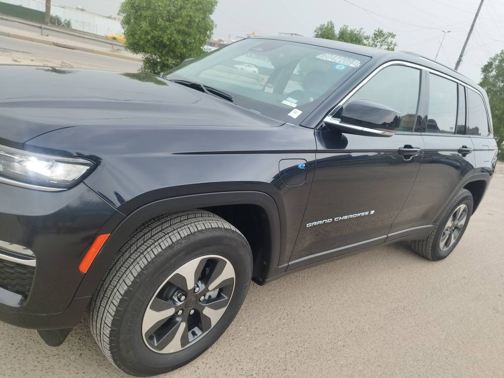 جيب جراند شيروكي وارد امريكا 
فول لفلو 5راكب هايبرد ثلاث أنظمة 
رقم بغداد بسمي السيارة ماشيه 19كم 
مكاني بغداد البلديات *********** بغداد, العراق
