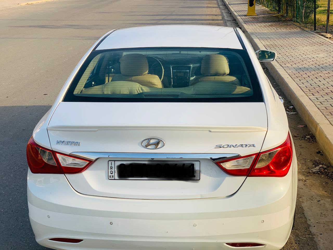 تحية طيبة.
سوناتا 2011.  خليجي.     تحفة. 🫰

كفالة عامة.   بيهه شويه باب سايق حك شبر

تحويل او وكالة مباشر. سنوية.  لغاية ال2030

محرك 2400. دوش.  وضع شركة   سيارة 

نضافة 💯%

مواصفات فول. 

رقم السليمانية دولي 21

تبريدقطعتين.  اشاير بل مري.  تحكمات جهتين.   كشافات زنون مري شفط.  ويل كروم.  

يدات نيكل.   ستيل 

السيارة حلوة وجديدة. اي.  نقص مابيها.    ✅

للبيع .   السعر.  123وبي مجال 

    مكان بلد   .”***********
