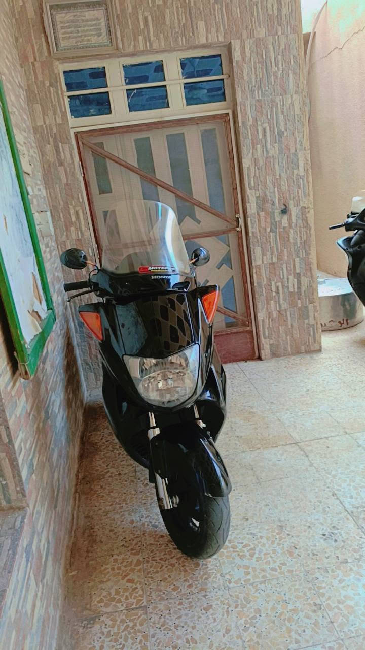 فور سايد للبيع الدرجه جديده كلش صارله شهرين من طلعت من المعرض مكفوله وكله بلاديه وشغاله مابيه اي نقص السعر مليون٧٥٠وبيه مجال الشراي يتصل  ***********
