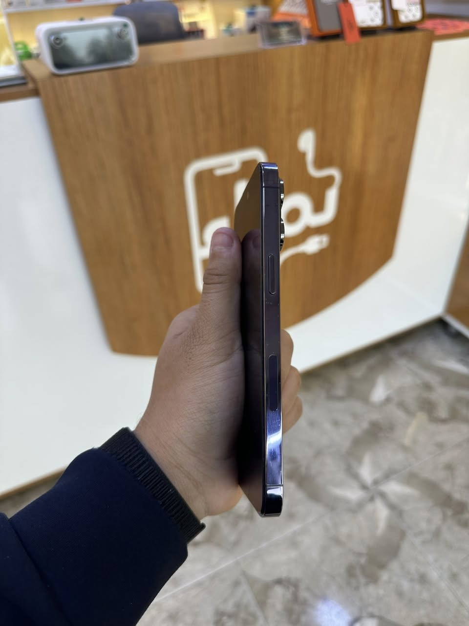 ايفون 14 برو ماكس للبيع فقط
ذاكرة 256

بطارية 95 

شاحن اصلي وياه 

يقبل شريحة الكترونية 

عنوان فلوجة شارع 40 

سعر 775 الف 

***********5
