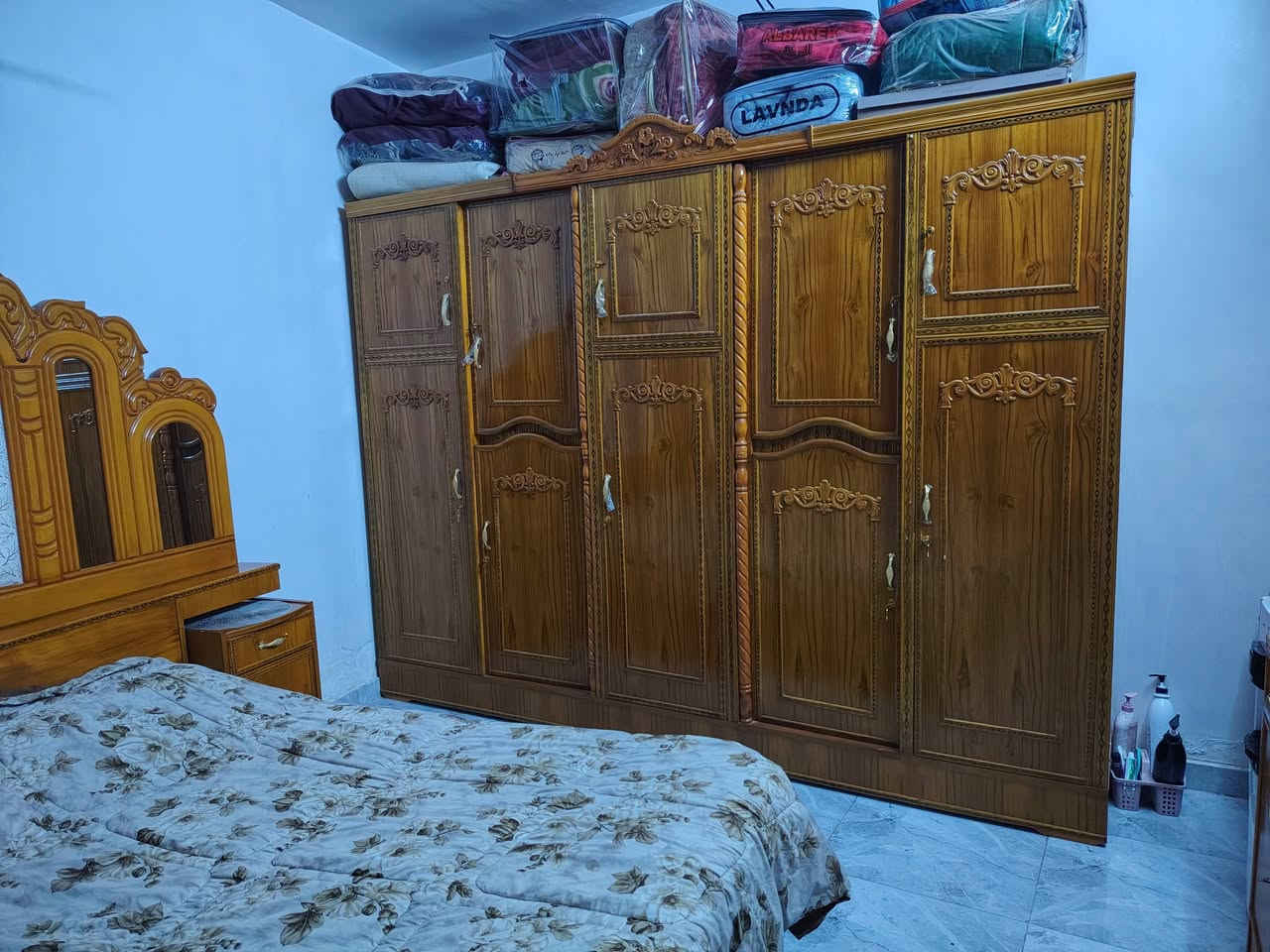 السلام عليكم غرفه صاج عراقيه مصار شهرين من اخذتهه بعدهه جديده أريد اشيل وتوازيت عله بيعتهه السعر مليون و300مكاني بغداد البياع ***********
