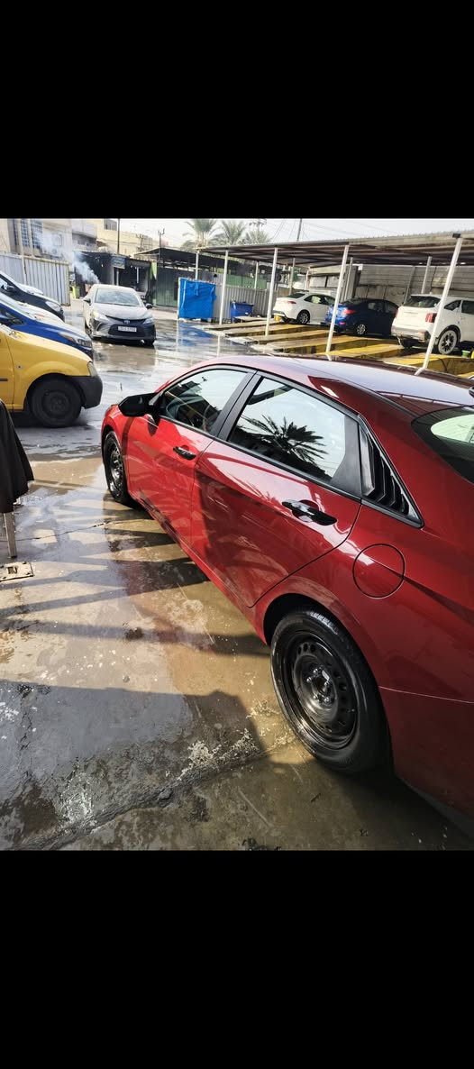 السلام عليكم
النترا موديل 23 أمريكي 
بدون ايرباك بجم كبس
مرقم بغداد محرك 2000 دوش مواصفات
1-دعم Apple CarPlay و Android Auto.
2-بصمة 
3-مثبت سرعة 
4-مانع انزلاق
5-شاشة ديجتال 
6-تثبيت مسار او قيادة الية
7-نظام فرامل تلقائية للطوارئ 
8-auto hold
9-كامرة 
10-سايد بريك دكمة
11-مودات قيادة
12-حساسات و رادرات 360* 
و غيرها من مواصفات ال sel 
كير Cvt 8 نمر 
داخل السيارة بالون الاسود 
ملاحظه الحادث شي بسيط بقبق الجنطه (165)
رقمي ‏‪***********‬‏
موجود واتساب
