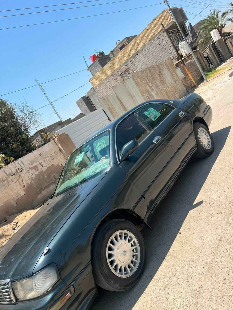 السلام عليكم للبيع بسعر  كلش مناسب 
تيوتا كراون بطه موديل 1994. رقم انبار مشروع وطني تحويل مباشر
مكفوله من الكص والنقل والتحويل والظربه فقط طخه جاملغ واحد خلفي
بلاديه بيها جراد ومرشوشه جماليه  فقط لبارحا طلعت من الفرن 🔥مكينه ٢٥٠٠ صار شهر من شادها.  حداديه امامي خلفي جديد 
تخم تاير نظيف  سياره حلوه وجاهزه.  مال جناي بس صار يومين كيرها بدلت دهنه وكام يخربط ياخر بالنمر فابيع كير كام 
سعرها ٣٥. والشراي بخدمته وماكو هيج نظافه. بهل سعر
مكاني بغداد المحموديه بيع فقط لان متوازي 
***********
