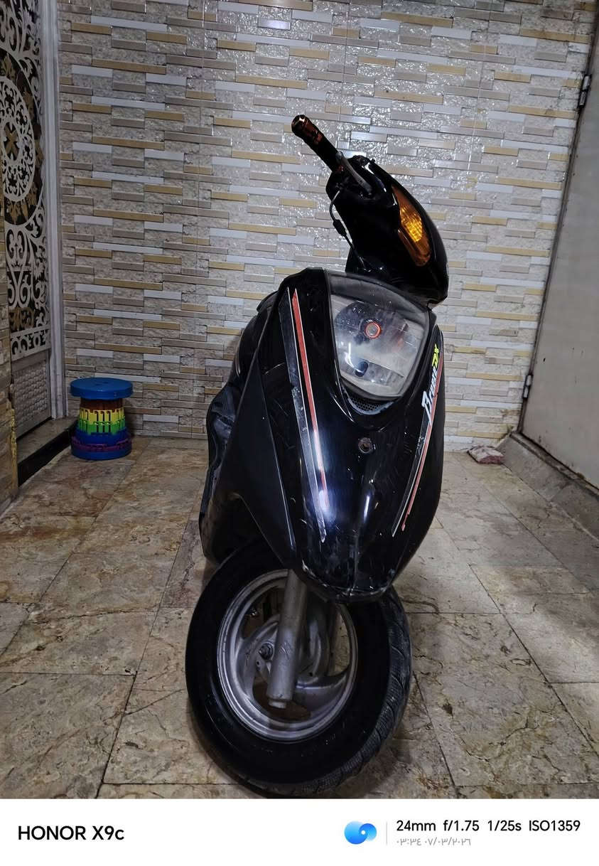 سلام عليكم  دراجه بريز لبيع دراجه حلوه ونضيفه كابريتر سلف هندر شغال كهربائية شغاله مكينه مفتوحه بس ولفات نواقص بصيطه  رايده 400بيه مجال حك جيه عنوان منصور الاسكان ***********
