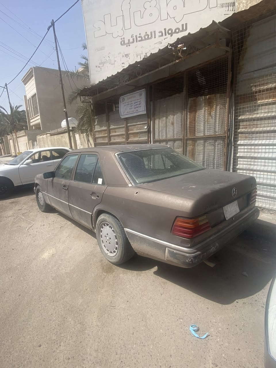 سلام عليكم 
مارسدس دب 
مكينه ٢٥٠٠ 
رقم بغداد 
مكان سياره بصره 
***********
