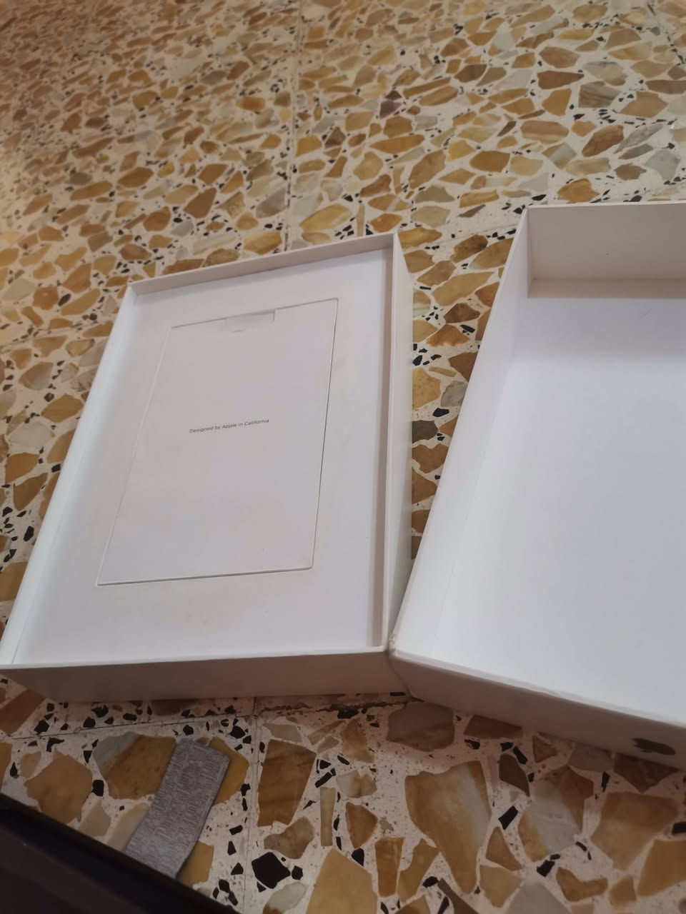 السلام عليكم متاح ايباد ايفون 9 نضافه 100بل 100 بطاريه 95 ذاكره 64 الايباد كله بلادي مع كارتونه  الشراي يتصل ***********
