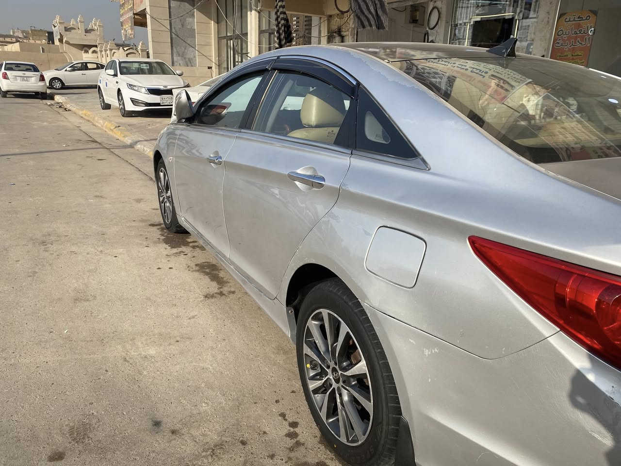 السلام عليكم
سوناتا 2011 كوريه 
سياره جاهزه كير مكينه حداديه تبريد تدفئه مكينه بلاديه
تخم تاير تحكمات ستيرن 
سنويه جديده رقم دولي جديد 
تحول وكاله ثاني يوم
بيها كلير حزام لاثر الجراد 
السعر 95 $ بيها مجال بسيط 
مكانيها واسط النعمانية 
***********
