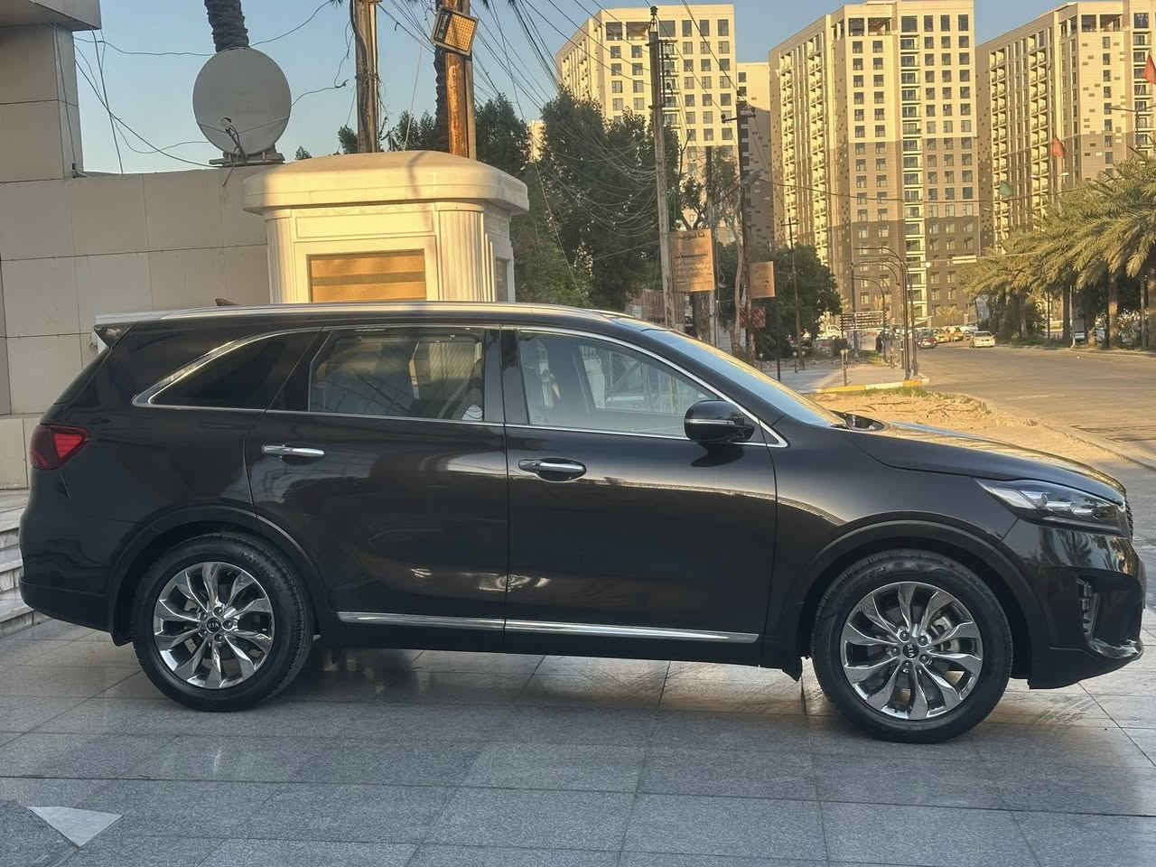 سلام وعليكم
كيا سورنتو خليجي وكالة الدوليه 
رقم بغداد بسمي 
لون مميز ميتاليك متغير 
موديل 2020 
محرك 6 
كراسي كهرباء 
مري شفط اشاير بالمري 
بصمة ابواب وبصمة تشغيل 
7 راكب 
شحن واير ليس 
حساس امامي خلفي جانبي 
صندوك كهرباء 
محرك وكير كفاله 
السياره مكفوله كفاله عامه السياره بعدها بوضع الشركه جديده بمعنه الكلمه 
مكان السياره بغداد 
السعر 225 $ 
الهاتف ***********
