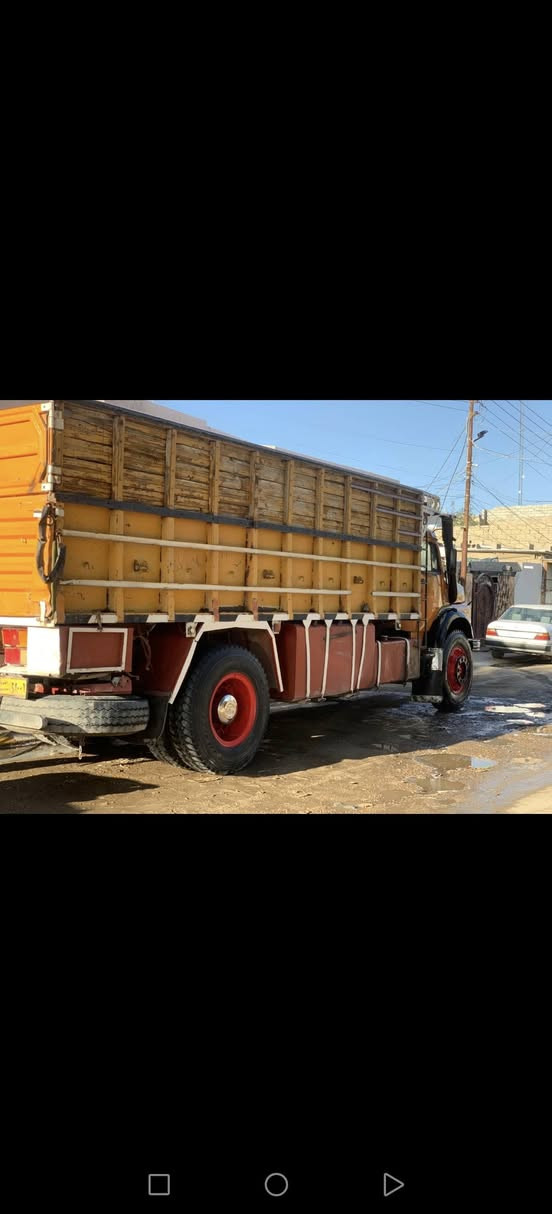 السلام عليكم اقجم موديل 67 ومحدث كلة 82 من قمارة وكسل وفرندكسل وكيرهة 111 دكمة جديد ومكينتهة جديدة وتخم تاير جواهة حجري وشرط التحويل بسامينة والسعر 25 مليون والشراي خل يتصل عل هاذة الرقم ***********

