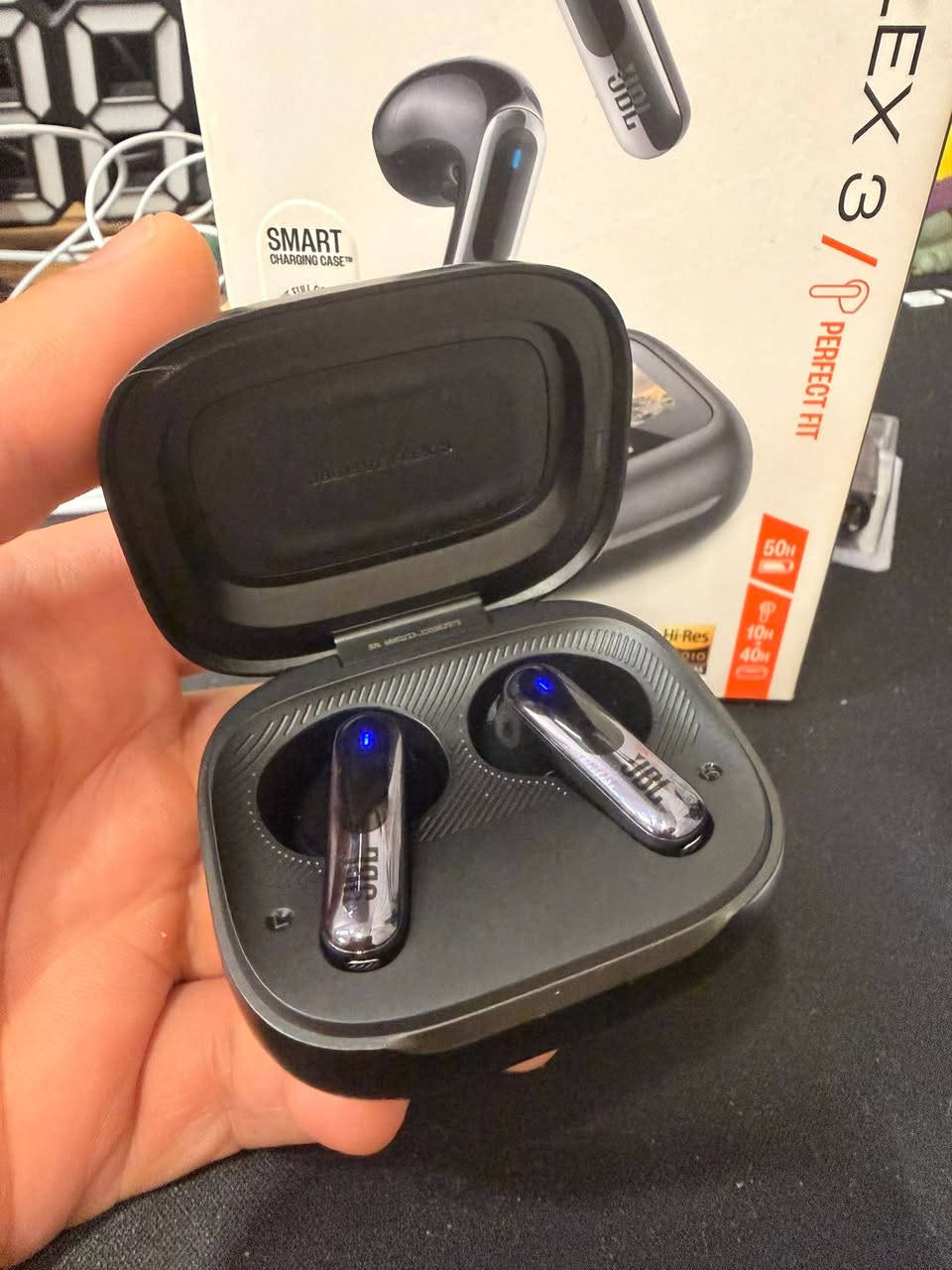 السلام عليكم 

للبيع سماعات مستخدمه سبوعين فقط جدد جدا

اول وحدة ماركة jbl flex 3 من ارقى الموديلات الي ب jbl 

مواصفات العزل فول شحن خرافي تكدر تستخدم تك مايك متحرك وتك تسمع بيهه تطبيق تنزله بالتلفون وتتحكم بخواصهه شاشة تحكم كاملة من ناحية الرد على المكالمات والتبديل بالاغاني 

سعرهه 180 الف ومتوفر توصيل 

الموديل الثاني هونر Earbuds Clip
جديدة جدا
علما يتم ربطهه على جهازين طبيعي 

سعرهه ٦٥ الف ومتوفر توصيل ايضا 

***********
