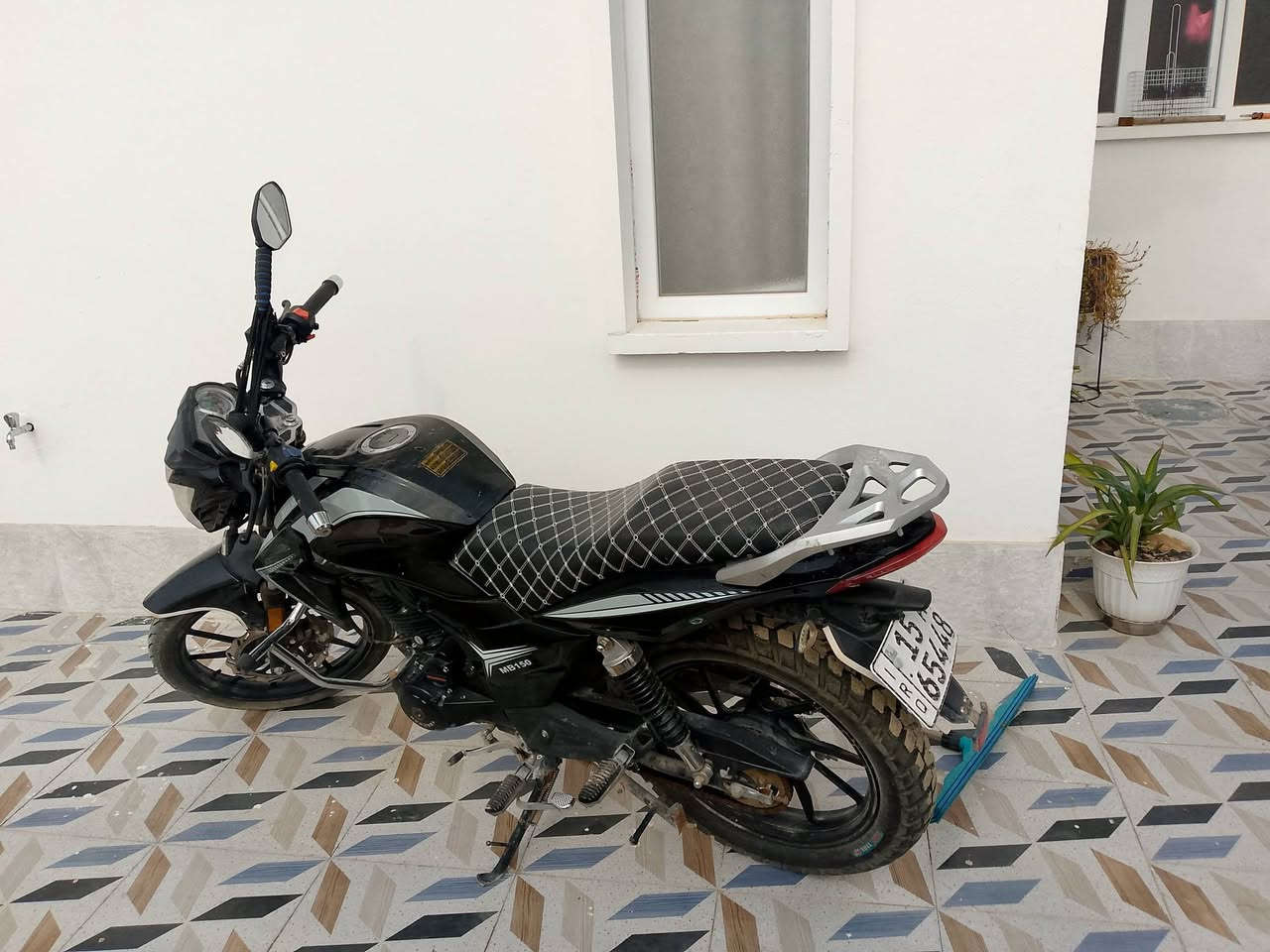 السلام عليكم 
دراجه هايوما موديل 23 مرقم وكامل للبيع 
مكان 7كيلو 
***********
